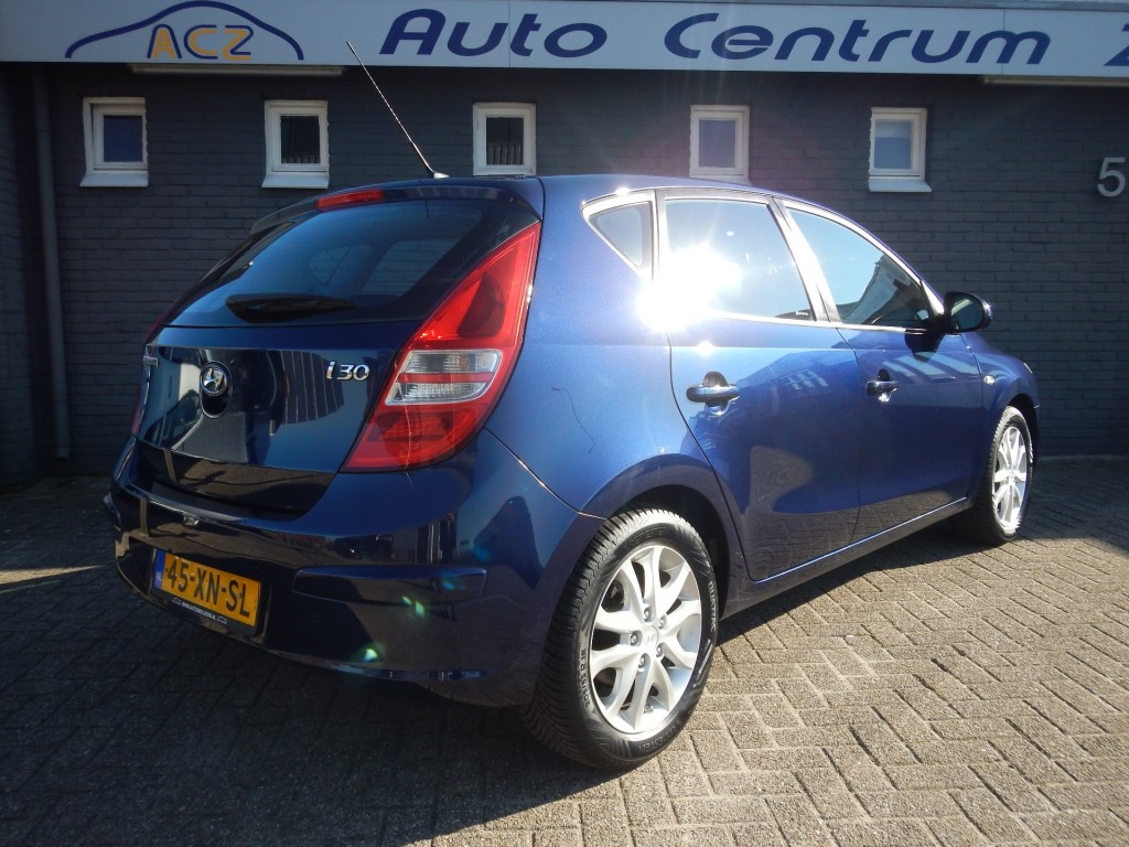 HYUNDAI I30 1.6I STYLE 5 Deurs, Half leder , Airco , Lm velgen