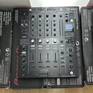 Pioneer CDJ 2000NXS2, Pioneer DJM 900NXS2, Pioneer CDJ-3000