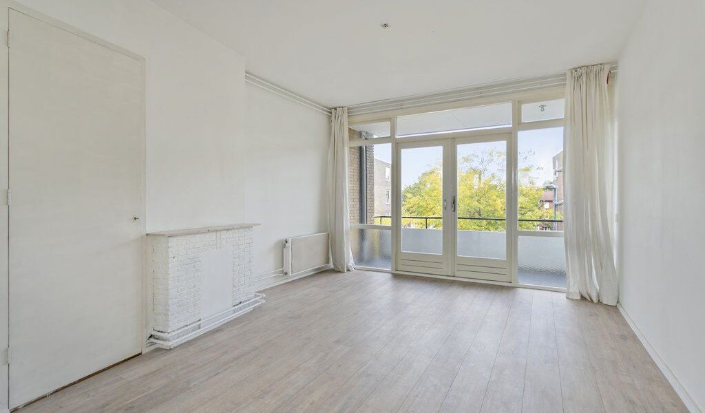 te huur ruim 3 kamer appartement Robijnstraat, Breda