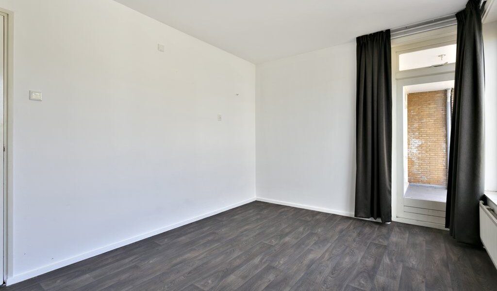 te huur ruim 3 kamer appartement Robijnstraat, Breda