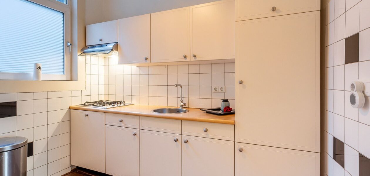 te huur ruim 3 kamer appartement Benthuizerstraat, Rotterdam