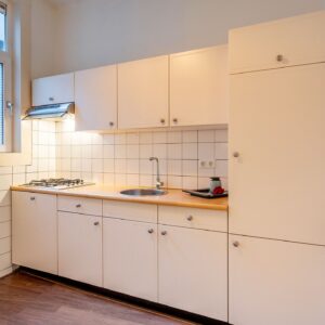 te huur ruim 3 kamer appartement Benthuizerstraat, Rotterdam