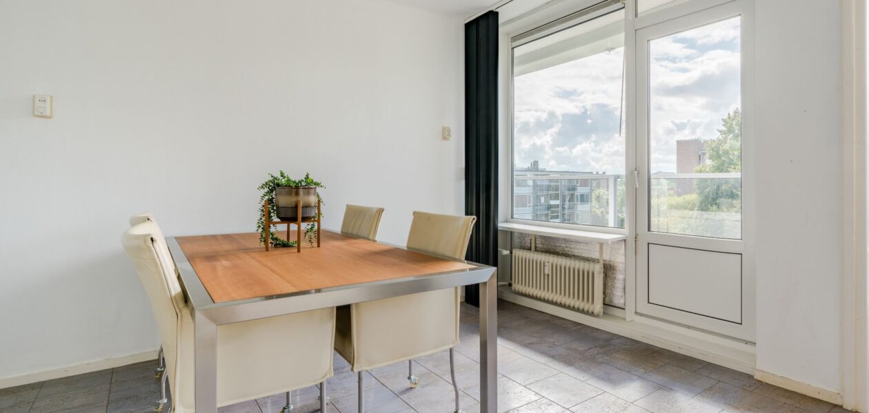 te huur ruim 3 kamer appartement Telemannstraat, Zwolle