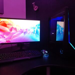 Watercooled RGB Game PC / i7-7700 / GTX 1070 Ti / 16GB DDR4