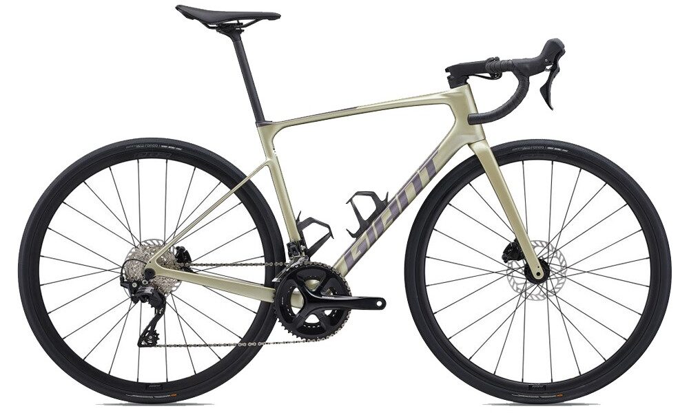 2024 Giant Defy Advanced 2 Road Bike (PIENARBIKESHOP)