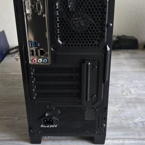 Pc te koop, moederbord, geheugen, ssd, geen processor